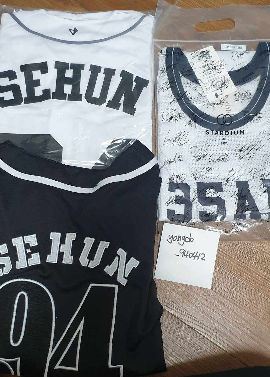 yangdo_940412's tweet photo. 엑소 세훈 유니폼 농구나시 양도 
exouniform exogoods

한국유니폼M &amp; 농구나시 새제품입니다
일본유니폼은 사용감 있어요 
운포 60000won
only set
#엑소유니폼 #세훈유니폼 #sehunUniform #exoUniform #엑소일본유니폼 #exogoods https://t.co/olxXJ3PNBB
