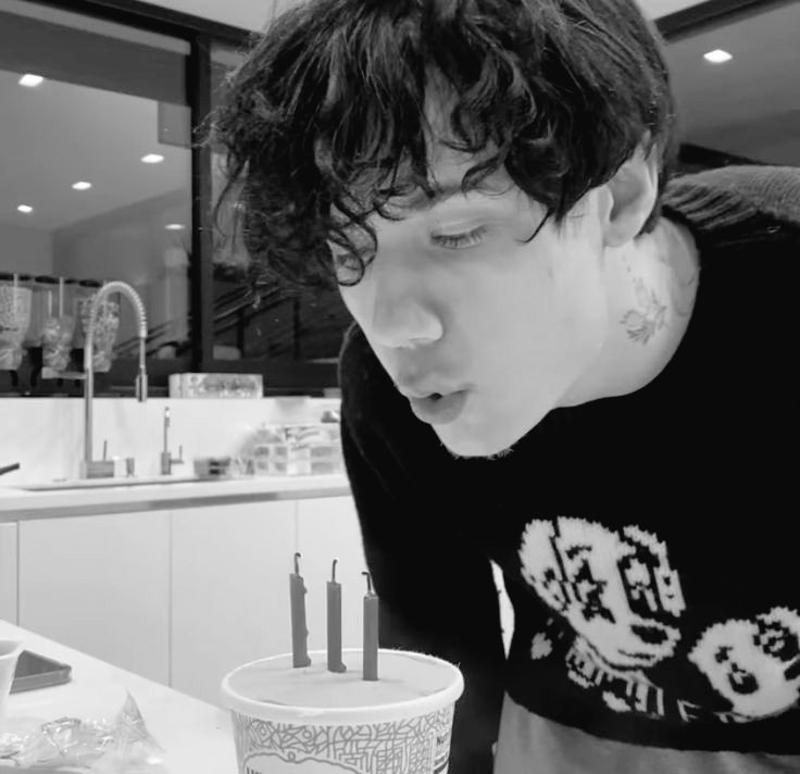 raritychase's tweet image. happy bday my little rockstar i&apos;m so proud of the amazing person and artist you are i&apos;m proud of everything you&apos;ve achieved thank you for saving me so many times i never will Being able to describe how important you are in my life ,i love you sm!! &amp;lt;3
#HappyBirthdayjxdn  @jxdn