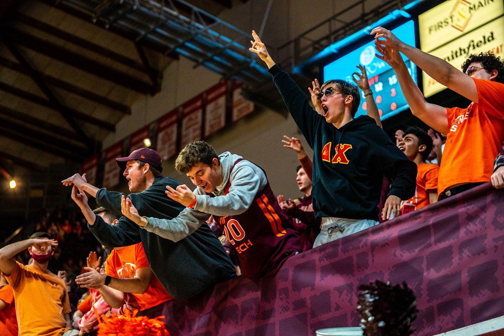CassellGuardVT's tweet photo. 𝙨𝙝𝙤𝙬𝙚𝙙 𝙪𝙥. 𝙨𝙝𝙤𝙬𝙚𝙙 𝙤𝙪𝙩.
Four game win streak for @hokiesmbb with a set of HUGE games on the horizon! The energy has been INSANE!
Can’t wait to see you all tomorrow night for some @hokieswbb action!
#StackinDubs https://t.co/8EvBsvXyG7