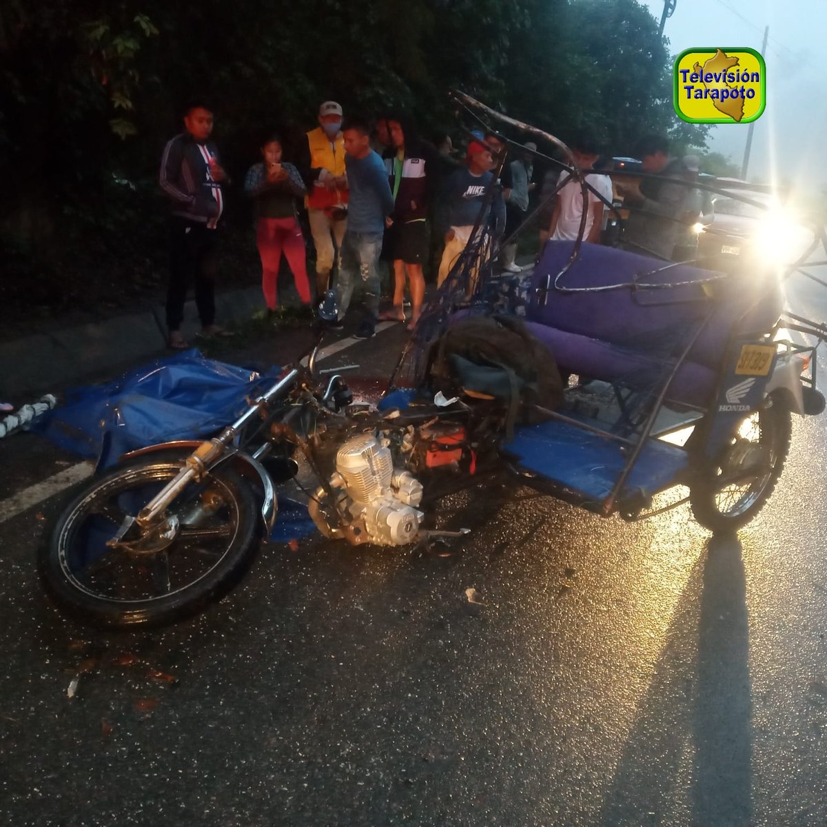 TVTarapoto's tweet photo. #Tabalosos: Dos personas que viajaban en un trimóvil por la carretera Fernando Belaunde Terry norte, fallecieron tras impactar frontalmente con una camioneta.
#TelevisiónTarapoto #PorqueNosVenMás https://t.co/ALvdAs1leQ