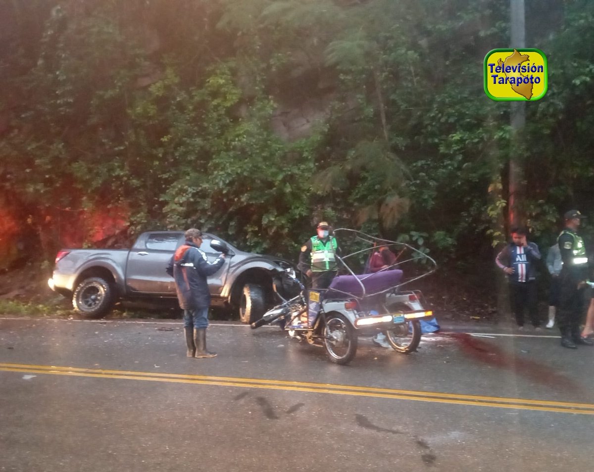 TVTarapoto's tweet photo. #Tabalosos: Dos personas que viajaban en un trimóvil por la carretera Fernando Belaunde Terry norte, fallecieron tras impactar frontalmente con una camioneta.
#TelevisiónTarapoto #PorqueNosVenMás https://t.co/ALvdAs1leQ