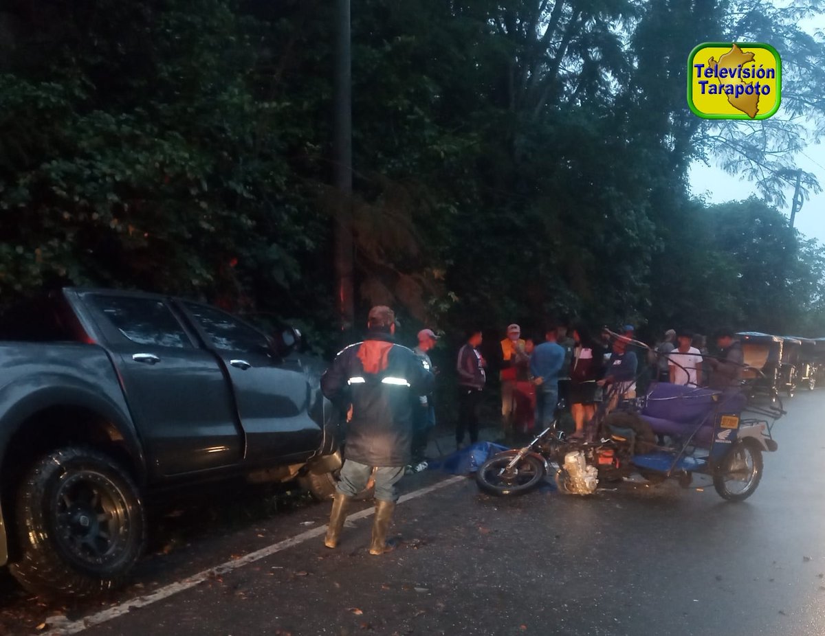 TVTarapoto's tweet photo. #Tabalosos: Dos personas que viajaban en un trimóvil por la carretera Fernando Belaunde Terry norte, fallecieron tras impactar frontalmente con una camioneta.
#TelevisiónTarapoto #PorqueNosVenMás https://t.co/ALvdAs1leQ