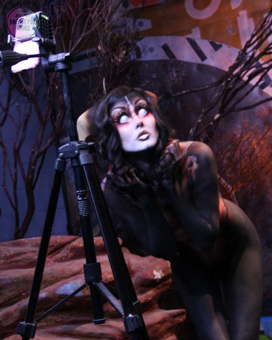 Monster selfie! https://t.co/9Lh97oKLJd<a href="/tag/altmodel"class="tags"><span>#altmodel</span></a><a href="/tag/bodypaint"class="tags"><span>#bodypaint</span></a><a href="/tag/oni"class="tags"><span>#oni</span></a>