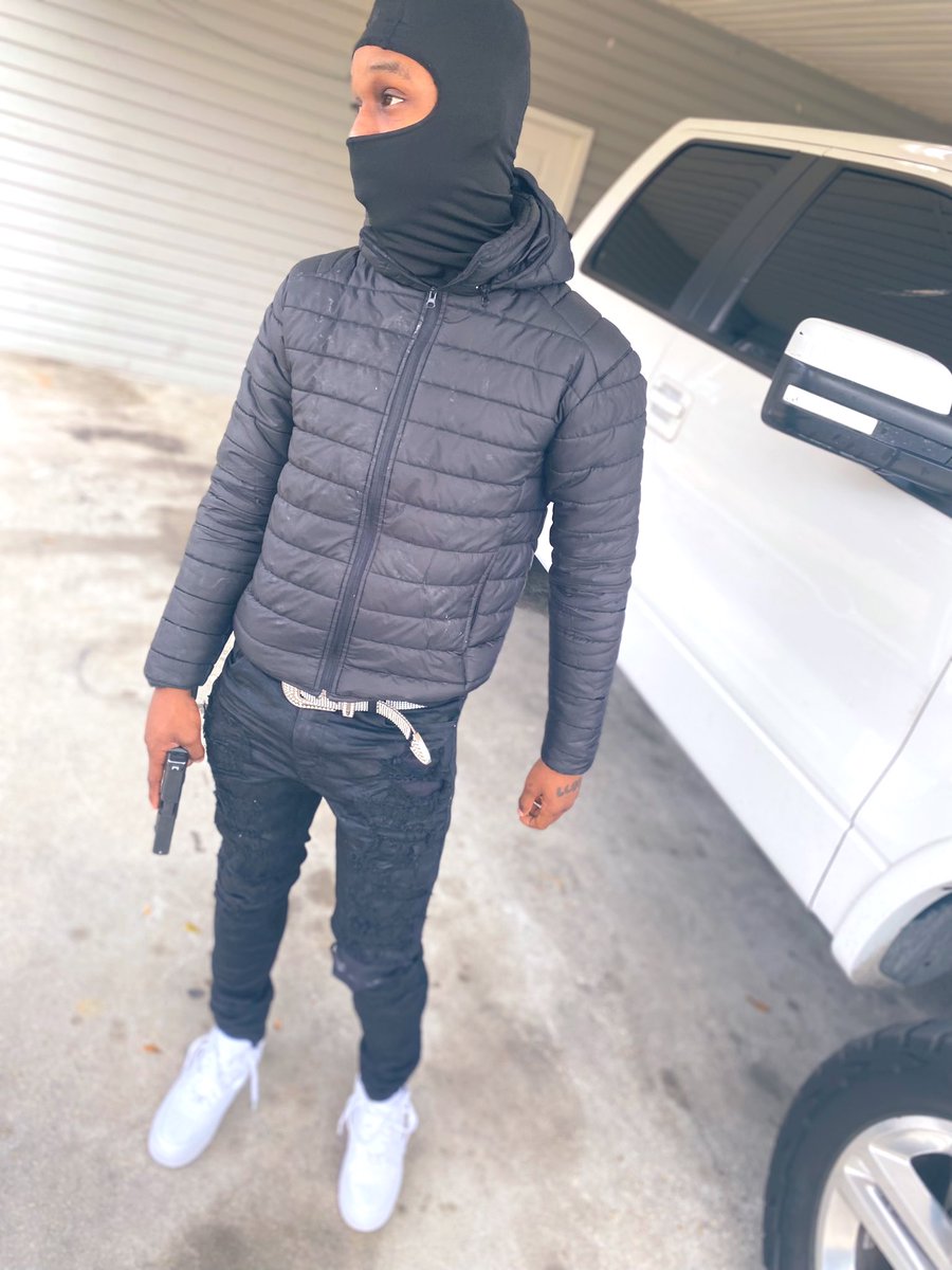 001trigga's tweet photo. Name a nigga pull my card! https://t.co/9PRMvqnvDh