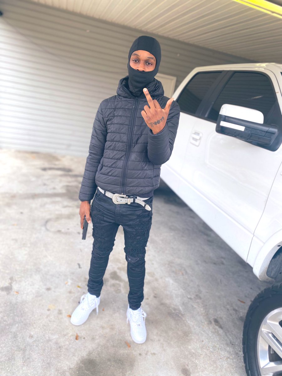 001trigga's tweet photo. Name a nigga pull my card! https://t.co/9PRMvqnvDh