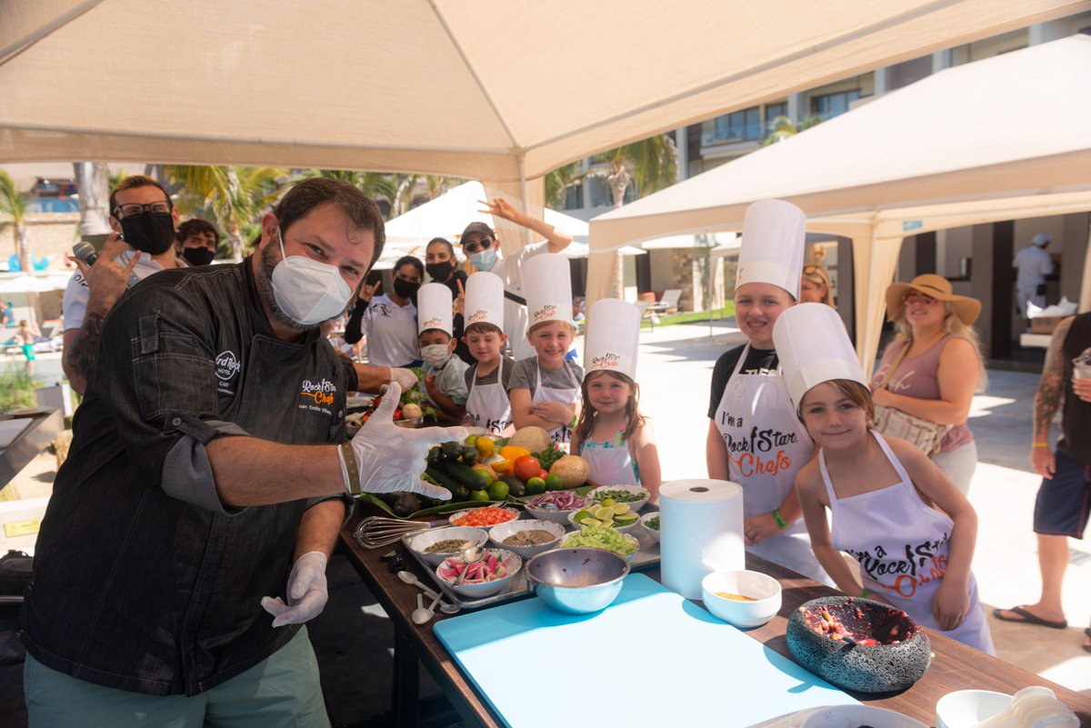 ¡Gracias a ti, Rock Star Chefs®️ fue todo un éxito!

Del 30 de enero al 1 de febrero de 2022, en <a href="/HRHLosCabos/">HRH Los Cabos</a>  se vivió una de las experiencias culinarias más  memorables con dos invitados de lujo: el <a href="/ChefJuanArroyo/">Juan Arroyo</a> y el chef Juan Emilio Villaseñor <a href="/lacocinoteca/">Juan Emilio Villaseñor</a> 👨‍🍳 #VivantbyRCD