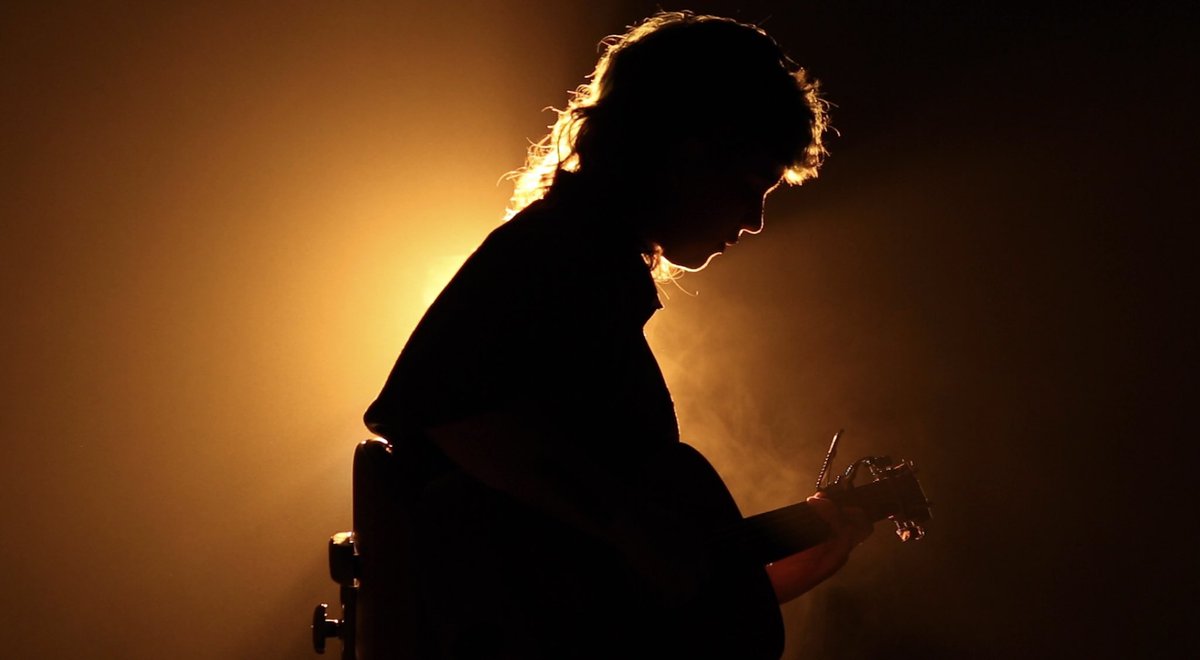 Ace_Swann's tweet photo. It was at this moment when setting up lighting for a music video I fell in love with filmmaking again. https://t.co/HhNC5mL1xT