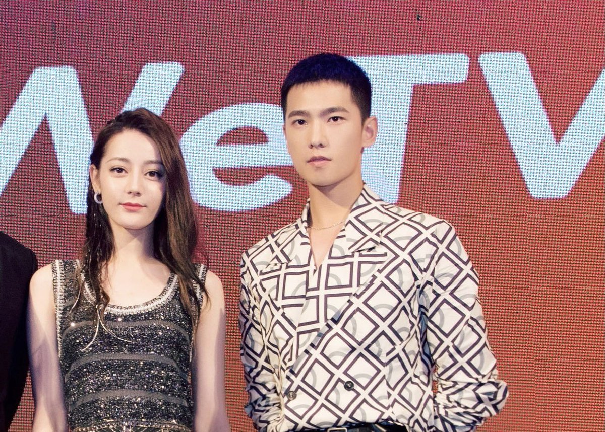 NobodyPerf_'s tweet photo. จากวันนั้นที่ยืนอยู่ข้างกัน…

…จนถึงวันนี้ ก็ยังยืนอยู่ข้างกัน แต่มีความรู้สึก แววตา ที่เปลี่ยนไปจากเดิม ดูมีความสุขมากขึ้น ☺️☺️

#หยางเร่อ https://t.co/iWPvfmh4eD