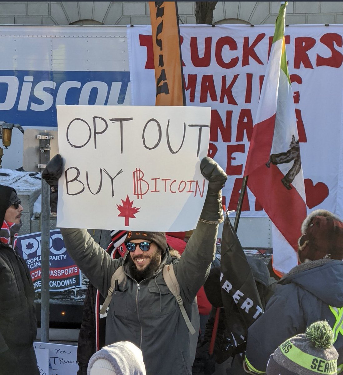 BitcoinMagazine's tweet photo. Follow the signs. #Bitcoin https://t.co/X6B3e1VwFl