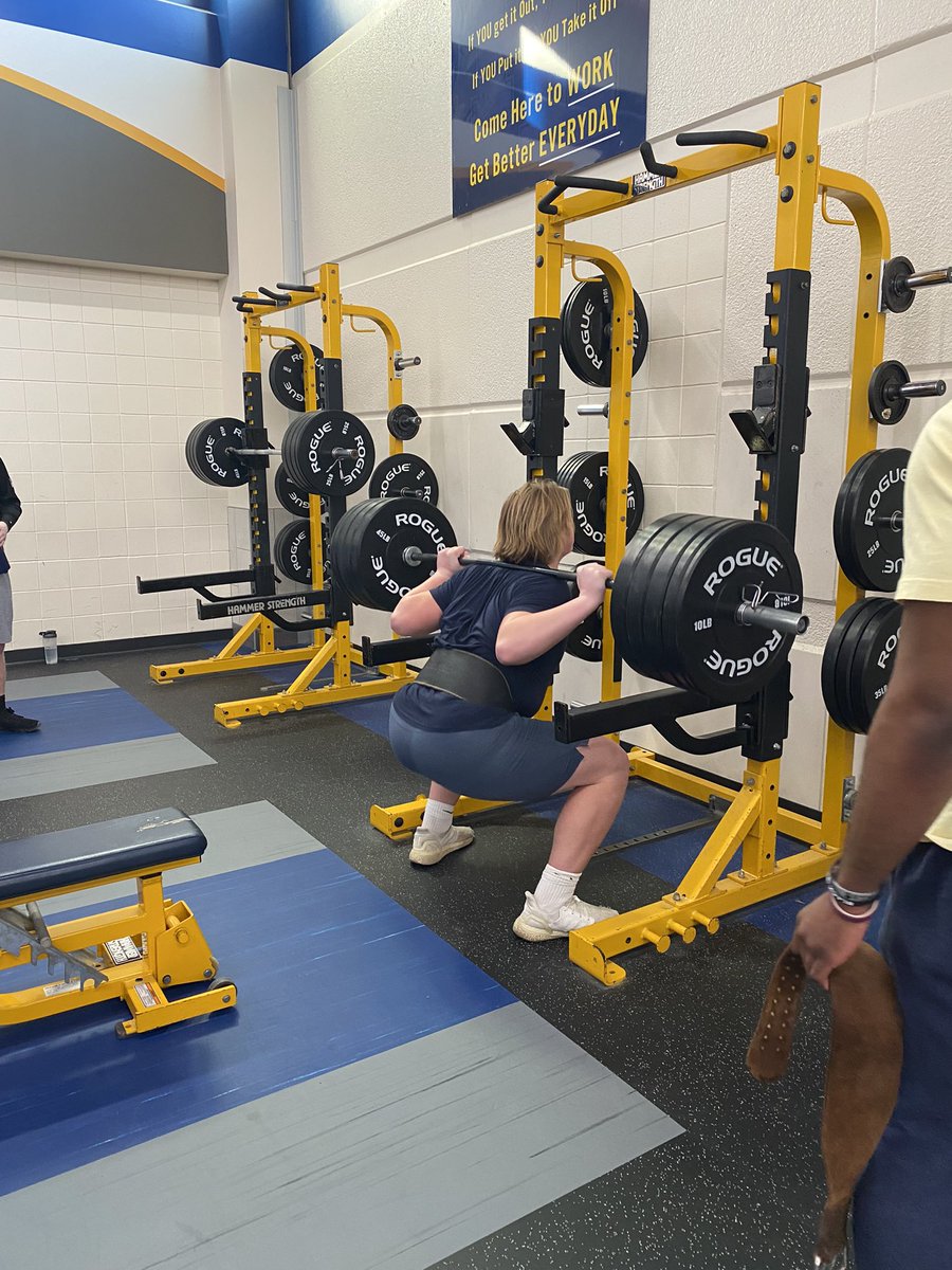 HartmanPete's tweet photo. Day 1 testing for @PLStrength (1RM Back Squat). Some BIG weight got moved! But just as fun to see the many younger athletes make 50+lb gains to their squat! 👏🏼💪🏼🏋🏼 https://t.co/WvRS6c27XQ