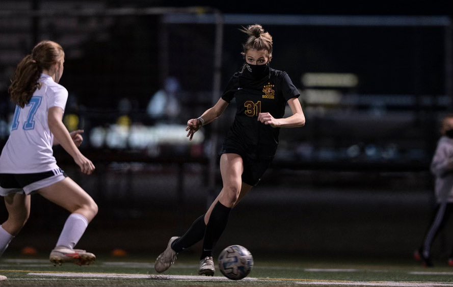 schsgsoccer's tweet photo. She’s a runner she’s a track star🎶 No but really. She’s going D1 for Track🌟She is a whole track star. Pero like, look at those legs. Model status???? NO. I said TRACK. https://t.co/Ul12XDI87s