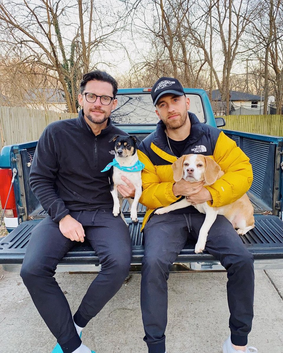 the north face boiz r back in the south, and if you thought we wouldn’t be using dogs for likes in 2022 you are sorely mistaken #hotdudeswithdogs #cutieswithcanines