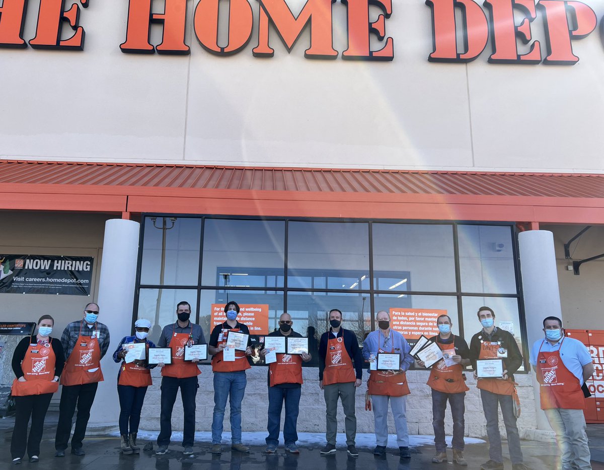 Celebrating the fantastic 2021 year with our awesome Department Supervisors! Recognizing top performers and looking forward to a great 2022! Thank you 524 team, we appreciate your hard work and dedication! ⭐️