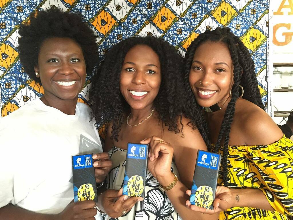 LovethyStore's tweet image. Smiles all around for @askanyachocolate. Shop chocolate and other goodies for your valentine ❤️

📸: @askanyachocolate instagr.am/p/CZsglkRvYew/