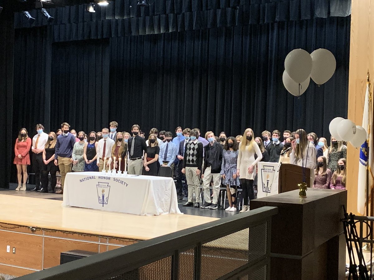 fustcuse1227's tweet photo. Our new NHS Inductees for this years Class of 2022 are sworn in!

@fru_pshs @plymouthsouth @PlymouthSch @southhighprin https://t.co/kSQGOcAxFQ