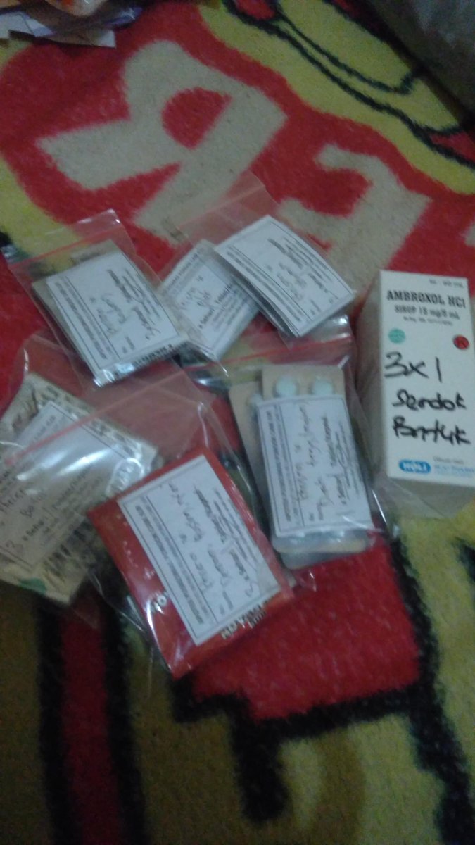2uyonna1602's tweet photo. Minum obat segini byk... 😢😢😢 https://t.co/W9aoYWfcW6