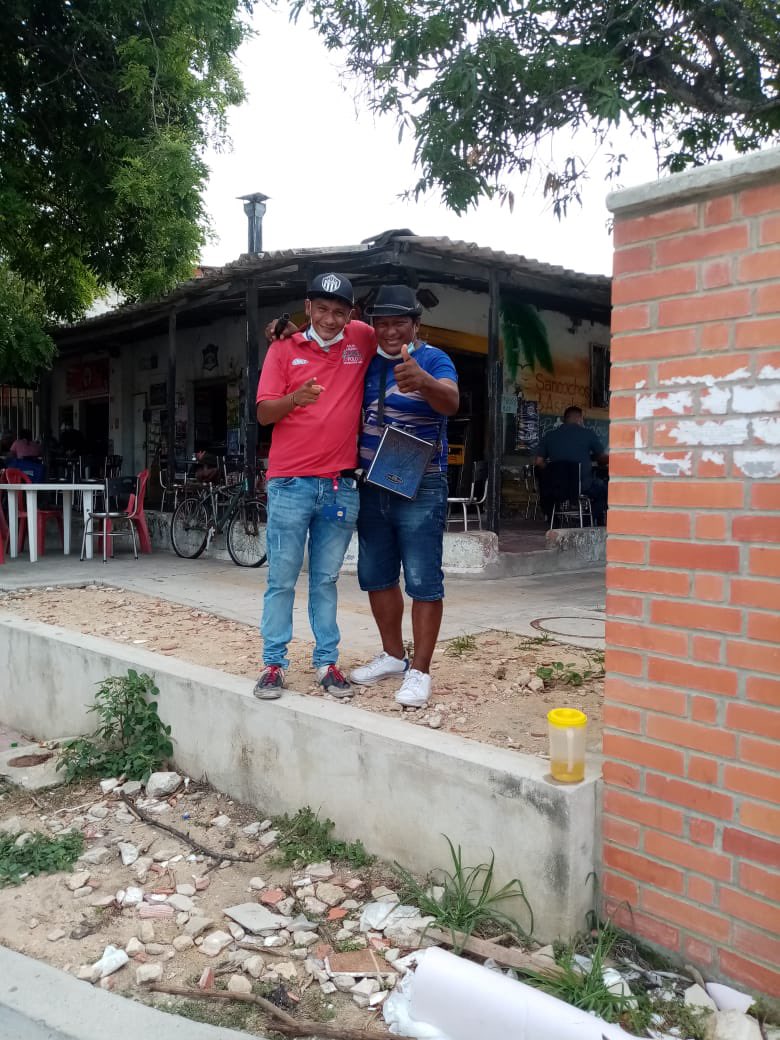 HumoristaDel's tweet image. #lasocurrenciasdelelpińa #elhumorlasocurrenciasdelelpińa siempre con los mejores cantantes…Diomede Diaz yo me llamo…Sancocho y asado la 49 cra 63 -37 barrio modelo