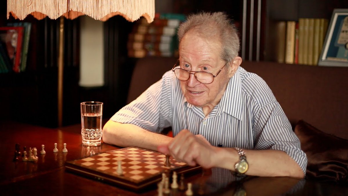 FIDE_chess's tweet image. The world&apos;s oldest living grandmaster, Yuri Averbakh, a former USSR champion (1954) and Candidate (1953), but also renowned chess arbiter, author and historian, celebrates his centennial today - yes, he is now 100 years old! Congratulations! 💯 🎂