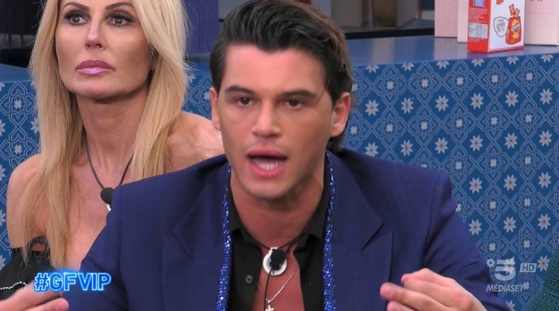 BITCHYFit's tweet photo. Salviamo questo ragazzo, può darci soddisfazioni. 

Gianluca: 👋🏻👋🏻👋🏻👋🏻
#GFVip https://t.co/vIW0rFptrA