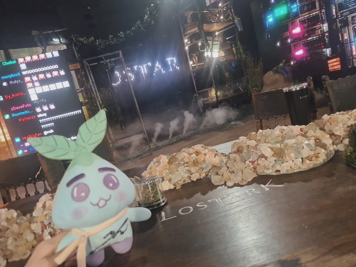 SedyTo's tweet image. LETS GOOOOO @playlostark  @crownchannel  @amazonmusic The director signed my scuffed mokoko plushi 🥺💗 #LAUNCHARK #CrownArkWeek #wwFest #amazongamestudios #PlayLostArk