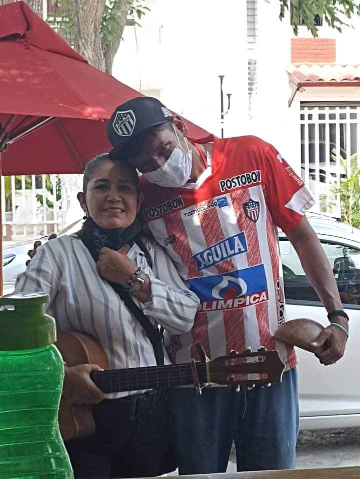 HumoristaDel's tweet image. #lasocurrenciasdelelpińa #elhumorlasocurrenciasdelelpińa Los invitamos A Mejores restaurante Sancocho y Asado 49 cra 63 - 37 barrio Modelo Todos Los Días Lunes martes miércoles jueves viernes sábado domingo Solo el precio 12 k todo la cantantes Ana Gabriel..venir a disfrutar