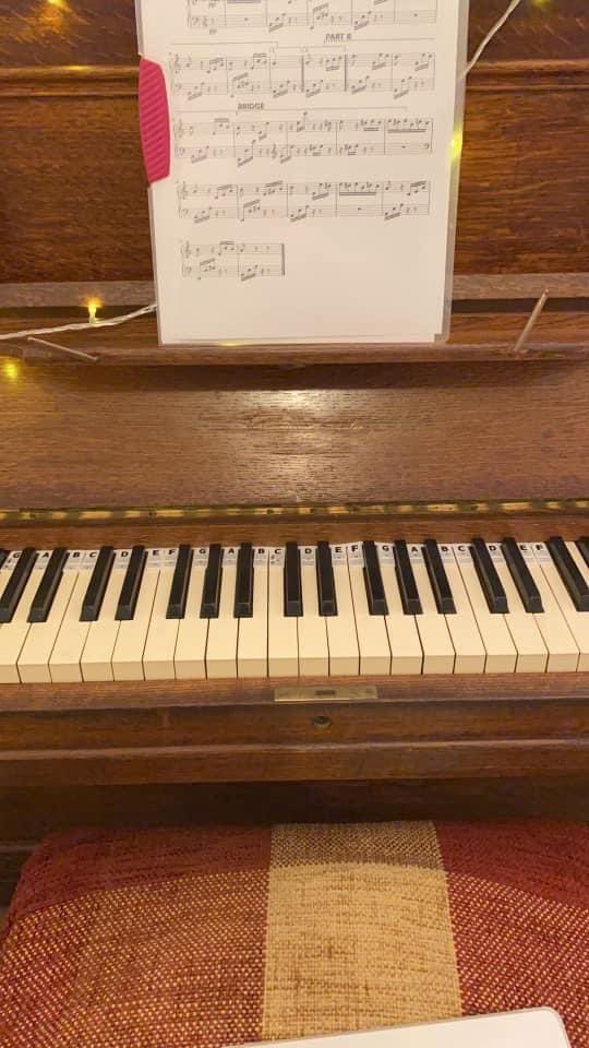 thepianorake's tweet image. "Received mine and really pleased. I can easily remove it when I play and put it on for my grandson to learn. Recommend! 😊🎹"

-Jackie Nicholas

#pianorake #thepianorake #pianolearning #pianoplaying #pianobeginner #piano