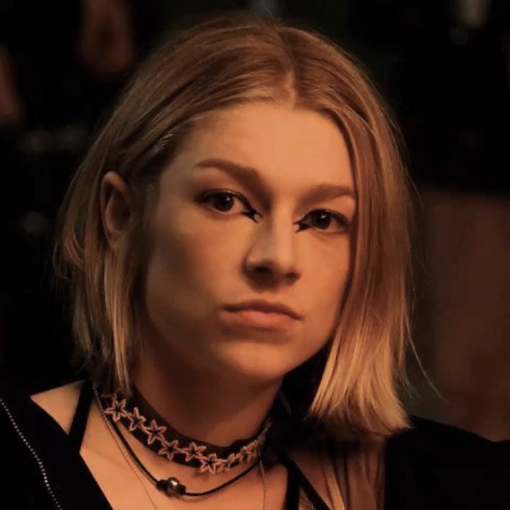 хантер шафер эйфория. джулс из эйфории. хантер шафер эйфория. хантер шафер эйфория кадры. джулс вон.