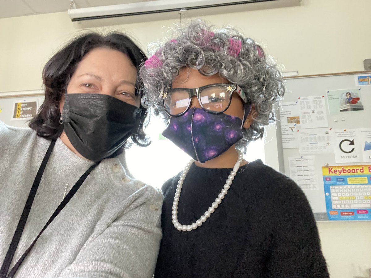 💯th day = 100 yr old dress ups! So cute 🥰 ❤️💯 Curlers and all!!@JudsonAdventure