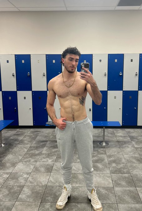 Wish I wasn't taking these pictures solo but it's cool 🏋🏻️                                       https://t