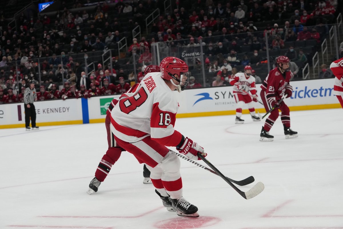 DFPsports's tweet photo. Scenes from a thrilling @BeanpotHockey victory for @TerrierHockey. 
📸@ge_mohan https://t.co/Q5pvY5BBzG