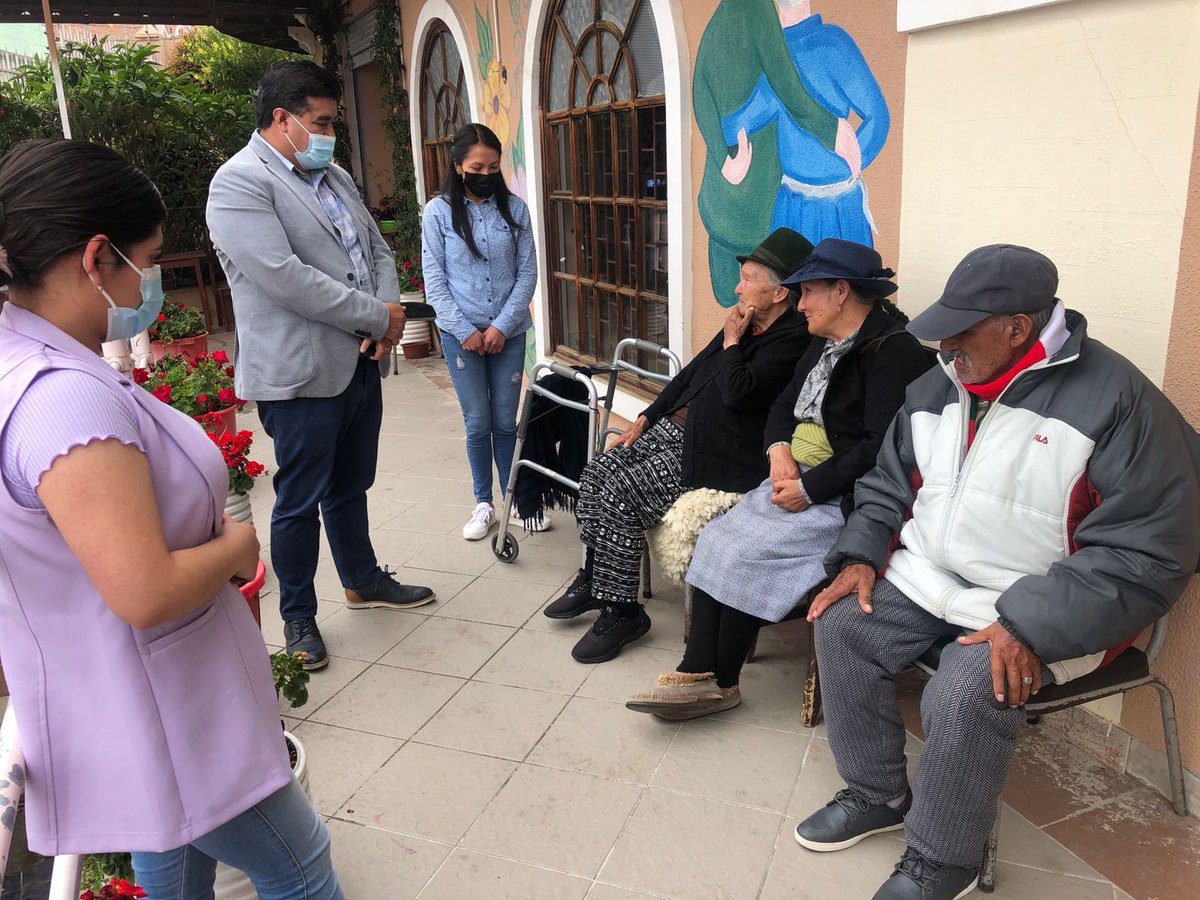 DHumanoEc's tweet image. #Cañar | Personal técnico del #MIES visitó la casa de acogida #MiHogar y el Centro Gerontológico Residencial #FUNPRA, quienes acogen a personas en estado de vulnerabilidad y trabajan en el cuidado de personas mayores de 65 años. 

#GobiernoDelEncuentro 
#JuntosLoLogramos