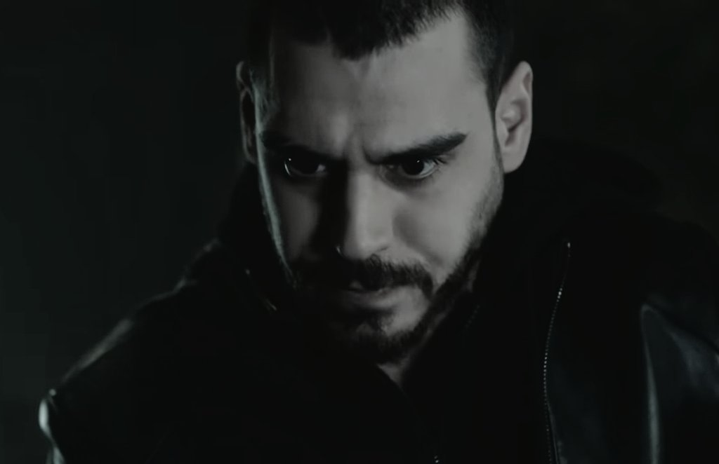 malakkmod's tweet photo. he promised her to bring Ela back but...🥺
#yalnızkurt #EsTay https://t.co/vHkrsXl0Gz
