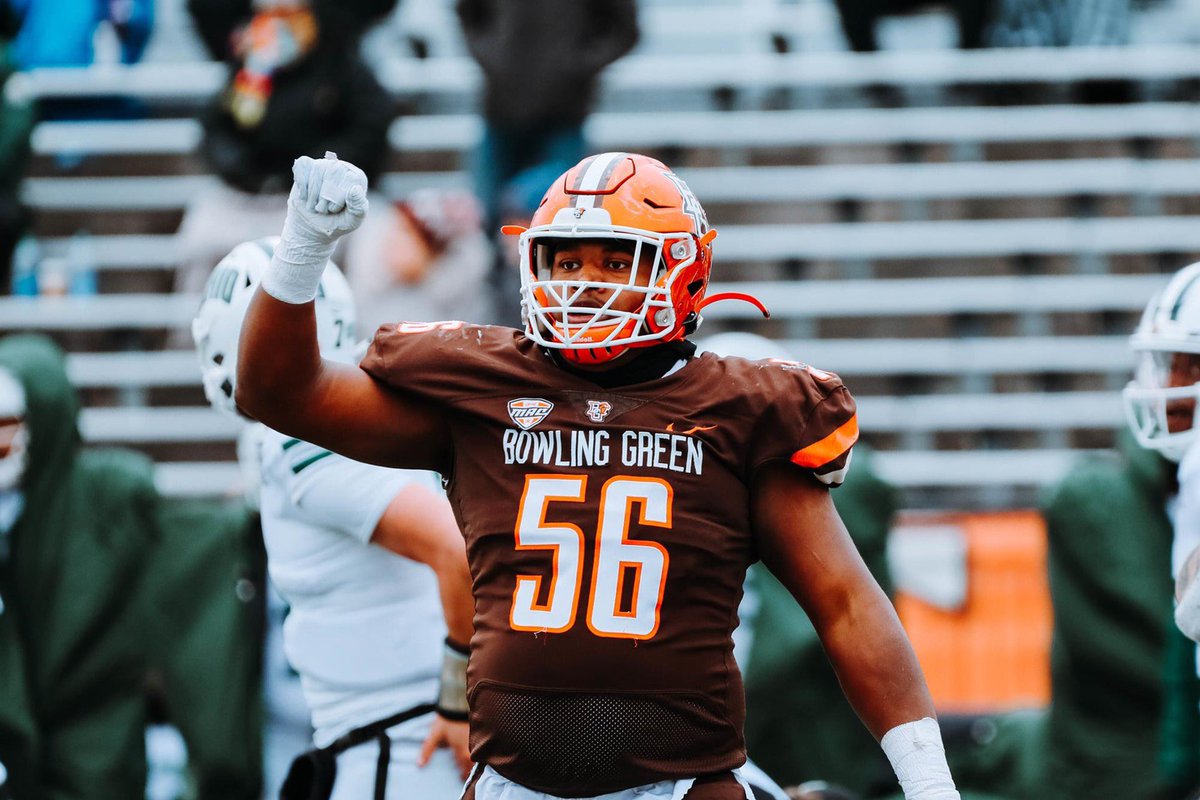 KitioneT53's tweet photo. After a great talk with @CoachCampenni I am beyond blessed to receive my first D1 offer from BOWLING GREEN UNIVERSITY‼️ #AllGloryToTheManAbove👆🏾🙏🏾 #BowlingGreenFalcons #JucoProduct
@ramos_Laney_FB @beam_coach @CoachCoughlan @LaneyCollegeFB  @veitomasi1 @mmafi_11 @BG_Football https://t.co/2eh5KBcTnQ