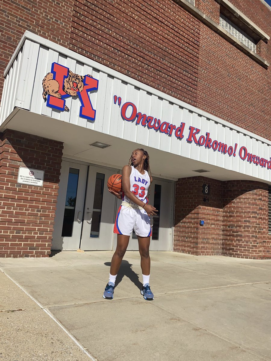 DanielsOmarea's tweet photo. It’s been a long 4 years… but well worth it. Each  game and practice has taught me something valuable. And that is something I will carry with me throughout life. Shoutout to my support system, coaches, and teammates. #33 out yerpp!!✌🏾❤️💙🤍 #ladykatbasketball #wildkats https://t.co/FMTBsncgHr