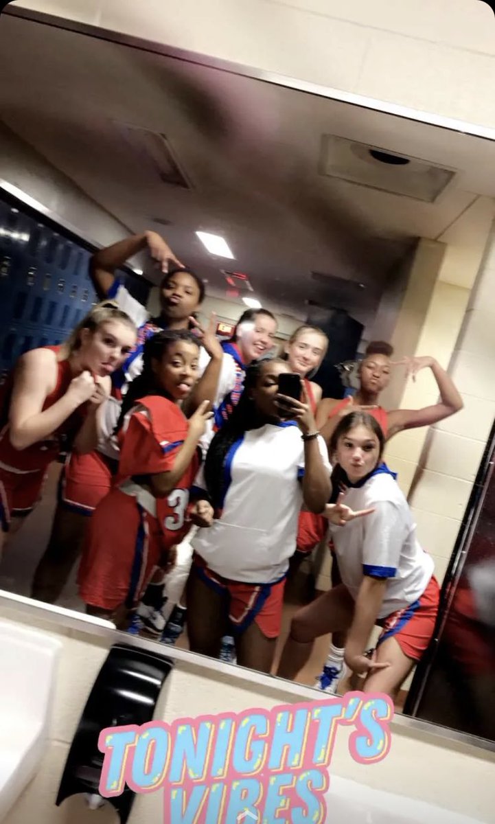 DanielsOmarea's tweet photo. It’s been a long 4 years… but well worth it. Each  game and practice has taught me something valuable. And that is something I will carry with me throughout life. Shoutout to my support system, coaches, and teammates. #33 out yerpp!!✌🏾❤️💙🤍 #ladykatbasketball #wildkats https://t.co/FMTBsncgHr