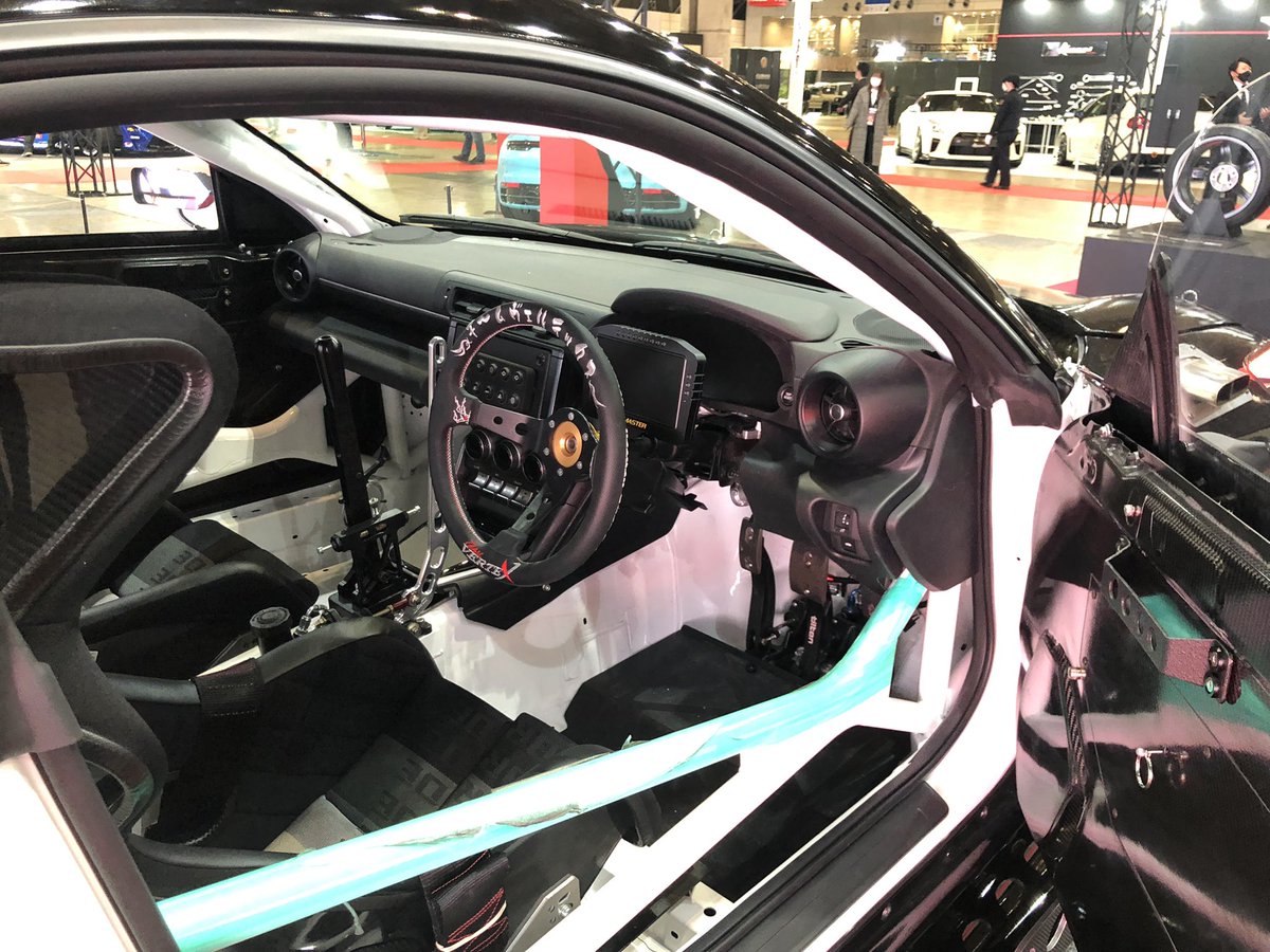 VERTEXSPY's tweet photo. 東京オートサロンでVERTEXステアリング装置膜車両のご紹介‼️
横浜ゴムさんのブースにて
メインに鎮座していたADVANカラーのGR86にも‼️
ステアリングはVERSION KUMADORI
今シーズン色々な場所で活躍しそうですね!
#vertex #vertexsteering
#steeringwheel #advan https://t.co/dX51GN2FBJ