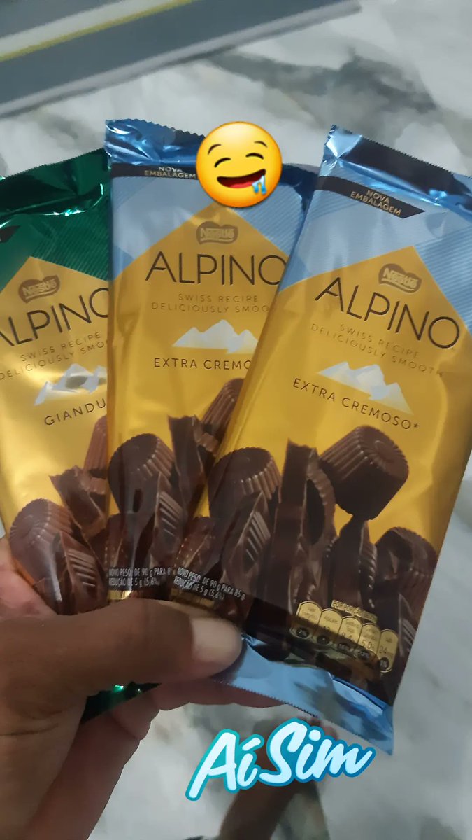 EdeiltonOlivei6's tweet photo. Choveu eu quero logo um chocolate. https://t.co/lDwjEbwXWs