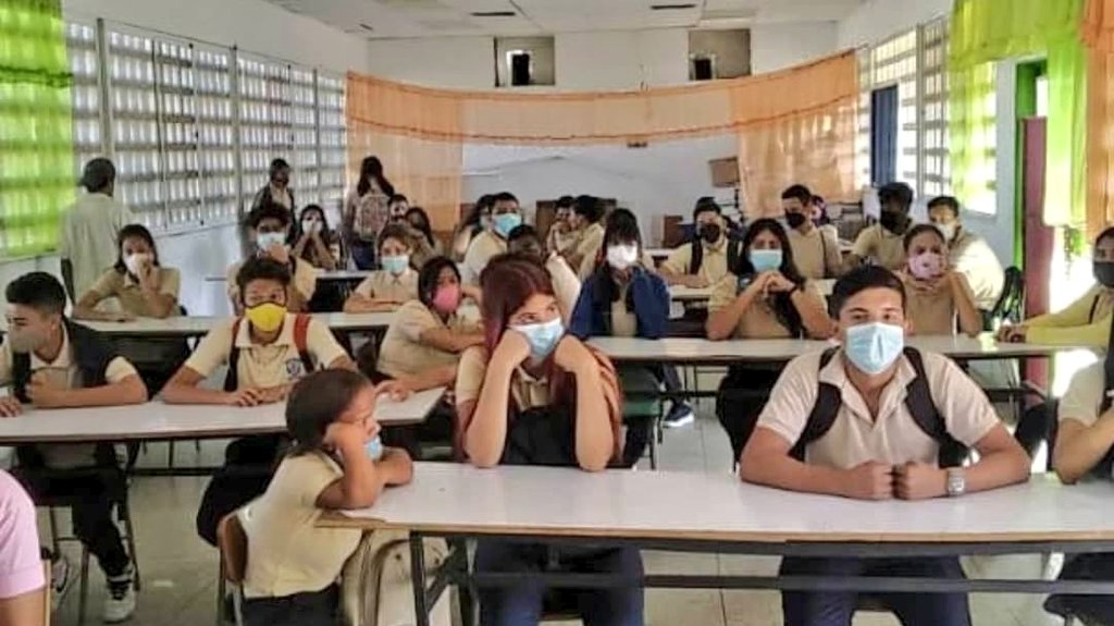 ZULIA-. Proceso de Formación para Acreditación de Saberes y Oficios en la ETC Raúl Cuenca INCES PRODUCTIVO. ¡¡Seguimos Avanzado ZEZ-INCES!! #TodoElZuliaUnaEscuela  #ZuliaMiaVanguardiaEducativa <a href="/NicolasMaduro/">Nicolás Maduro</a> <a href="/_NancyOrtuno_/">Nancy Ortuño Rojas</a> <a href="/_LaAvanzadora/">Yelitze Santaella</a> <a href="/Incesocialista/">Inces</a> <a href="/MPPEDUCACION/">MPPEDUCACION</a>