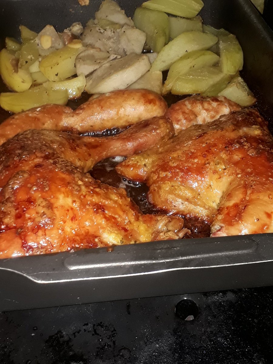 Play27809605's tweet photo. Pai tá não cozinha 😘😍 https://t.co/XIG1quQoqd