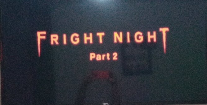 arielmiralla's tweet photo. Bueno a deleitarse! Lunes para ver mi película clásica de terror preferida #FrightNightPartTwo con @JulieCarmen3 https://t.co/8PQuwrGTpV