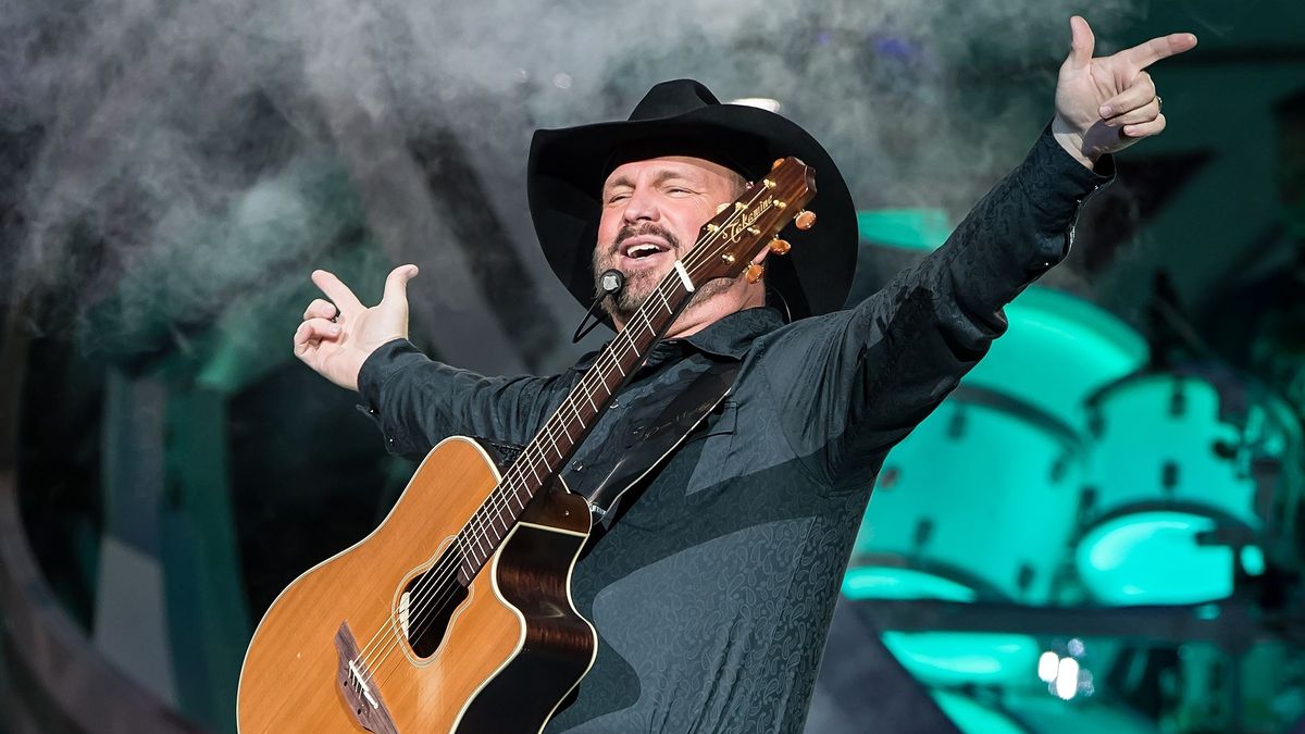 It s Garth Brooks 60th Birthday The Stars Share Memories and Wish Him a Happy Birthday  