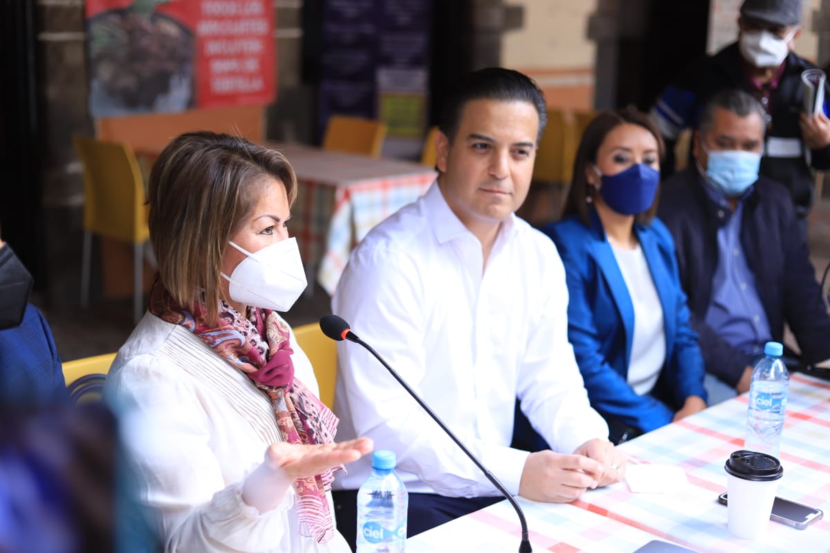 #GiraNacional
📍Tlaxcala
Es peligroso postergar votación de reforma eléctrica, hay que rechazarla lo antes posible para evitar que con el tiempo Morena logre los votos.
La reforma está mal, daña a los mexicanos y  su economía!
Gracias <a href="/minervahdezmx/">Minerva Hernández</a> <a href="/carloscarreonm/">Carlos Carreón Mejía</a> y <a href="/b_eleticia/">Eleticia B. C.</a>!