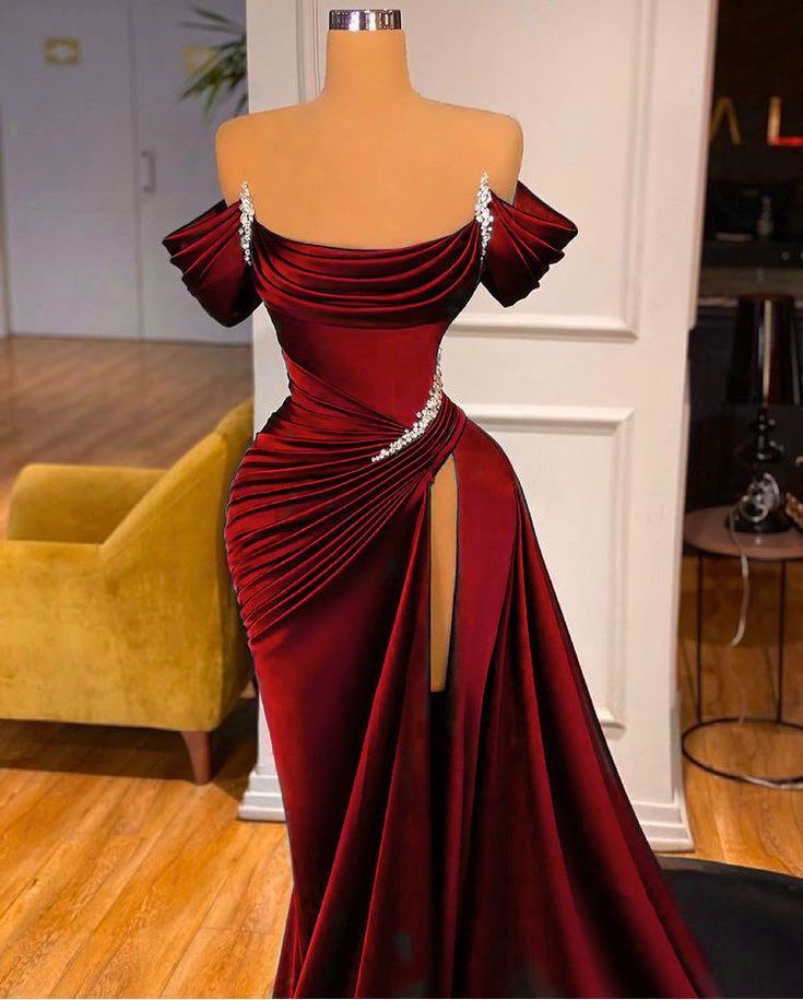 GrapesHeaven's tweet photo. Este vestido grita Kenia Os. https://t.co/wYdogJzk7b