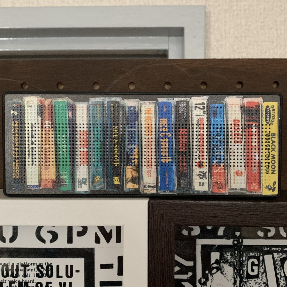 heavyduty_ind's tweet photo. 実家のカセットテープ発掘マイブームを巻き起こしたキッカケとなった、GITDのオリジナルブランド、StillasのBTスピーカーが再入荷だそうです!
今の所、発掘マスターテープで一番びっくりしたのが、#サイバーニュウニュウ でした。
買った記憶が全くない・・・ 笑
#gropeinthdark #stillas #djsas https://t.co/a8uJOmltXb