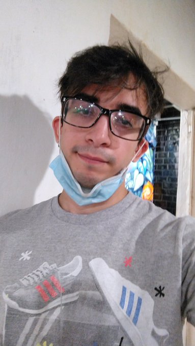 Podrido de ser pobre u.u https://t.co/v98h8B6tum<a href="/tag/atomicheart"class="tags"><span>#atomicheart</span></a>