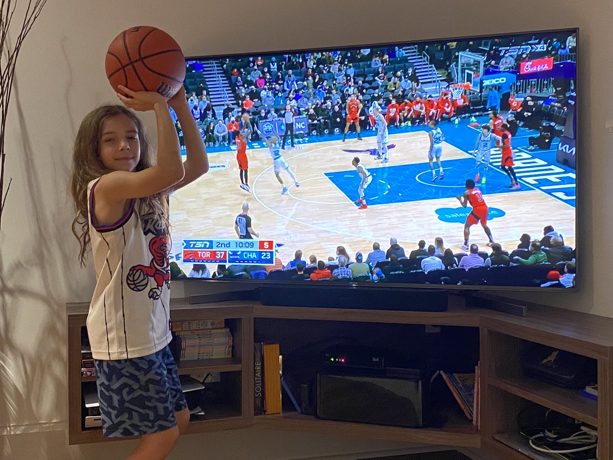 For 3! #TangerineFanAngle <a href="/TangerineHoops/">TangerineHoops</a>