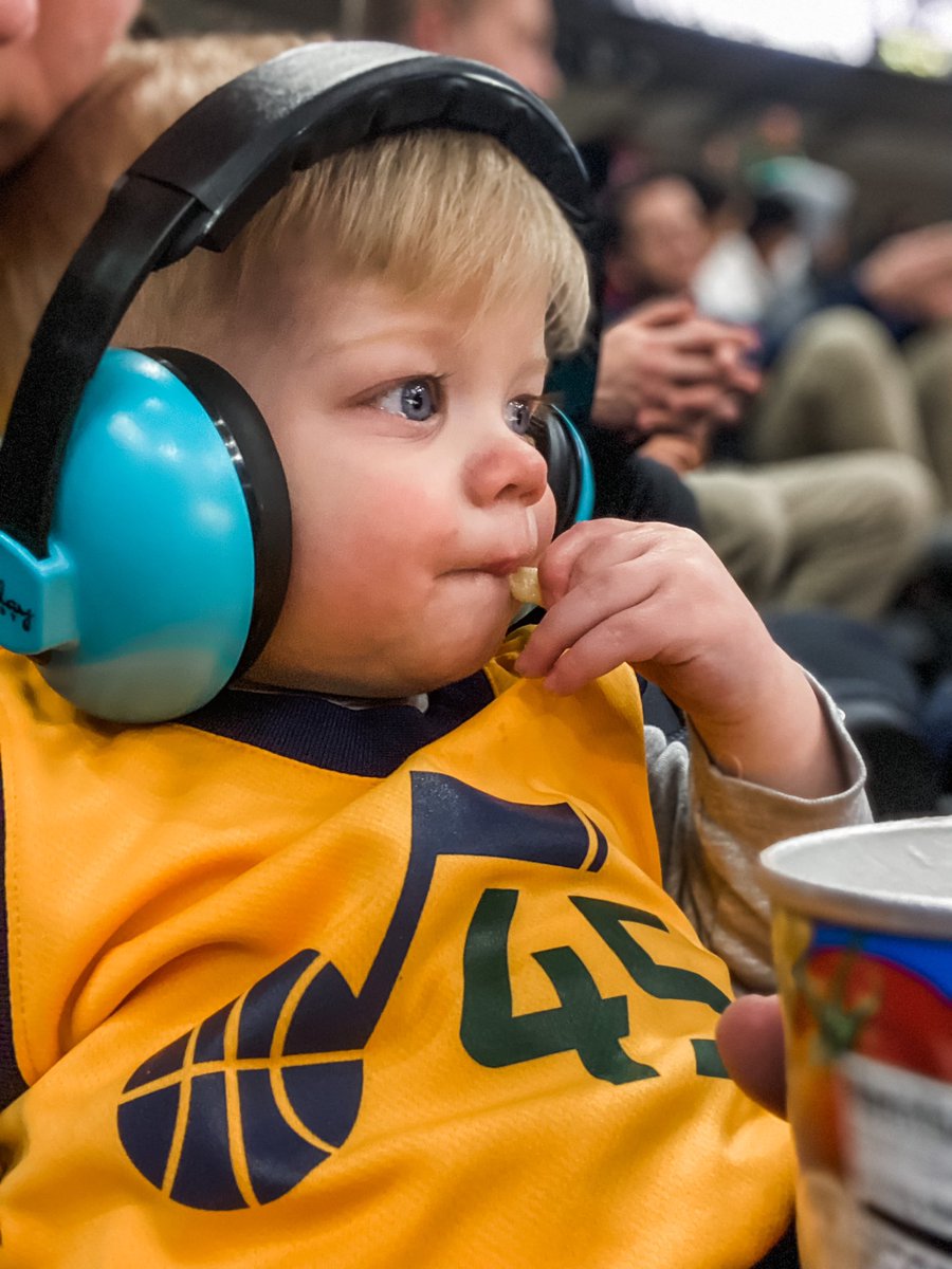Snacks and <a href="/utahjazz/">Utah Jazz</a> basketball. Doesn’t get much better! #TakeNote #lesolsonit