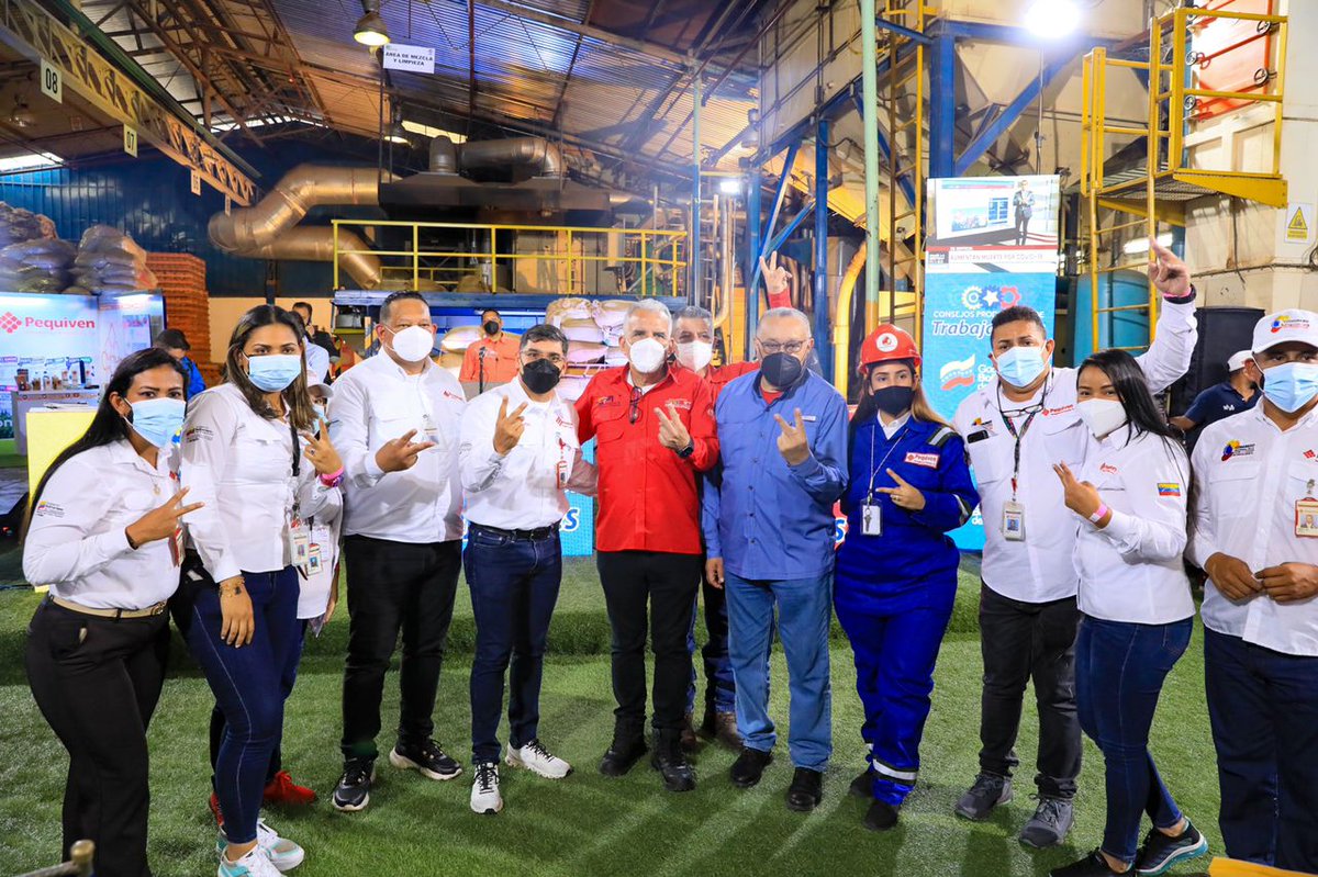 Extraordinario encuentro con mis hermanos y hermanas de los Consejos Productivos de las Trabajadoras y los Trabajadores. Avanzamos en el nuevo modelo de gestión política, administrativa, económica y socialista, alineado a las 3R.Nets. ¡La clase obrera unida jamás será vencida!