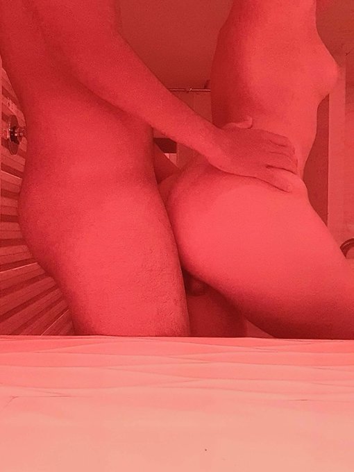 Black White’s pics and videos