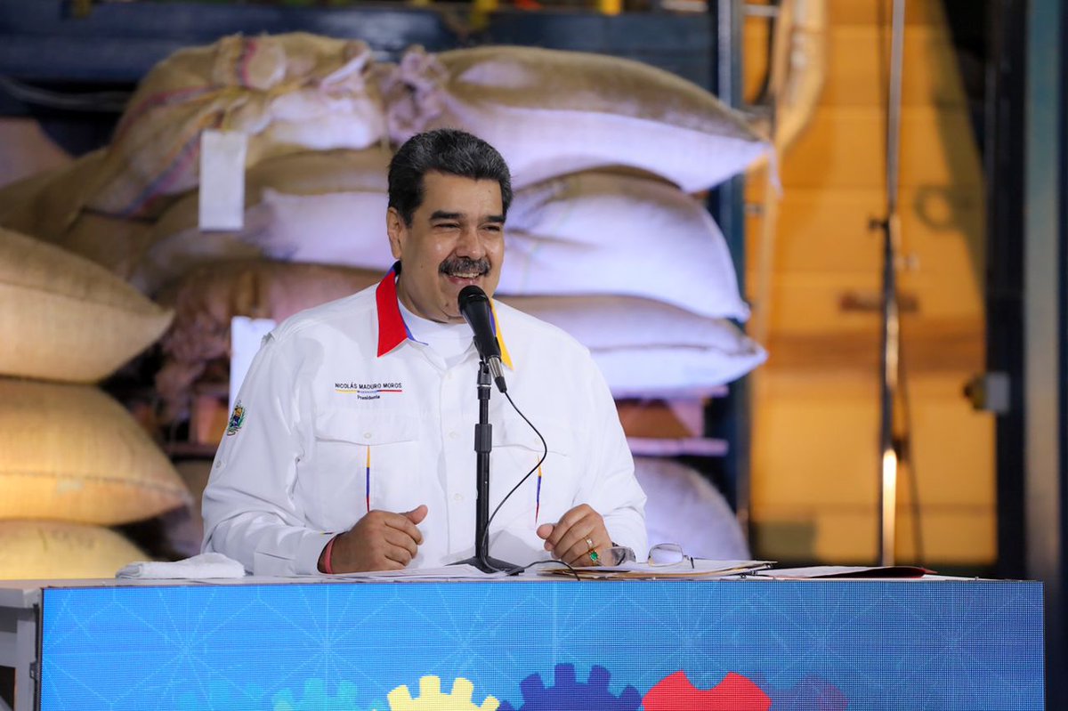 Hemos ido buscando las formas para adecuarnos, en tiempos de guerra económica, y marchar hacia el objetivo: una economía diversificada, productiva y en crecimiento que nos permita defender la moneda nacional y recuperar el salario digno de la clase obrera. ¡Lo vamos a lograr!